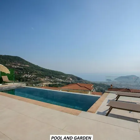 Panoramic With A Pool 別荘 *