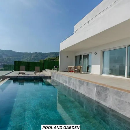 別荘 Panoramic With A Pool *